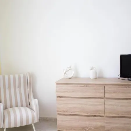 Apartment Holiday Veneto 15 *