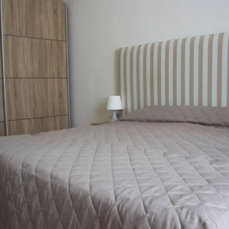 Holiday Veneto 15 Apartment *